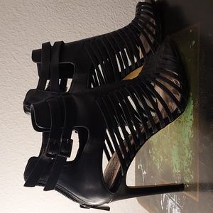 Black heel shoes